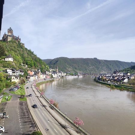 Panorama Oase Ferienwohnung Mit Blick Auf Mosel Und Reichsburg Cochem Buitenkant foto