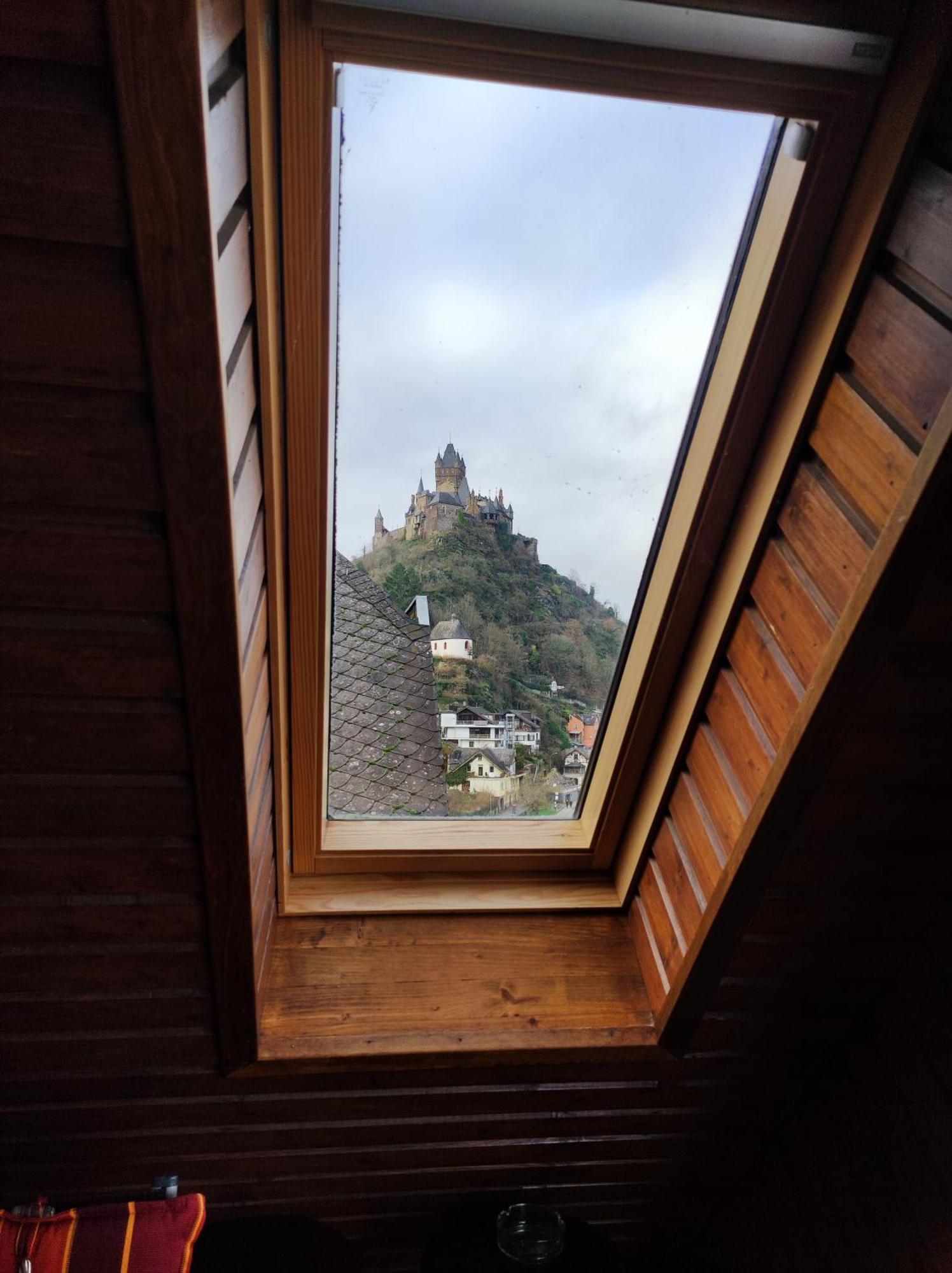 Panorama Oase Ferienwohnung Mit Blick Auf Mosel Und Reichsburg Cochem Buitenkant foto